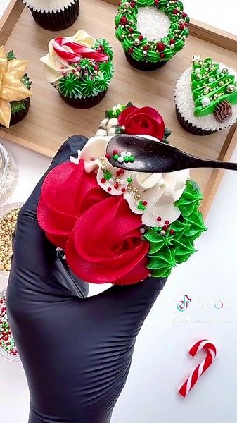 Easy Christmas Cupcake Decorating Ideas for Everyone