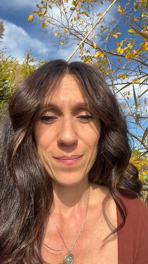 What was amazing about the #humandesign session with my friend was clearly seeing the activated energy in her chart of naturally loving, caring and enjoying the body as a sacred vessel for the soul. Hello? She’s been a wellness coach for years! And what surprised me was that she received alot of clarity hearing that her Environment in Human Design is Shores (where 2 worlds meet). Shores isn’t just physical but energetic as well. My friend explained she likes to move between social events and fri