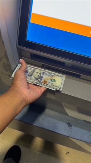 PEACH McINTYRE on Instagram: "PEACH McINTYRE 🍑 SHOWS HOW TO PROPERLY DEPOSIT YOUR CASH 💰 MONEY 💵 INTO AN ATM 🏧 🤑💃🏾🤑"