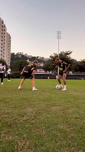 Quand @neymarjr s’amuse avec son fils aîné Davi… 😜 Il n’a aucune pitié, il l’humilie ! 😂😭 @santosfc #neymarjr #neymar #football #skill #brasil | Foot Mercato