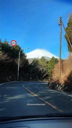 As pistas que cercam o Monte Fuji criam uma vista ainda mais bonita 🗻🇯🇵