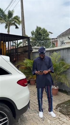 FILA YORUBA | NATIVE ASOOKE YORUBA CAPS on Instagram: "This is a joke o! 😂 Respect to His Excellency. But imagine say President B.A.T call me true true? Omoooooooooooooooo Well sha, orí ló mọ ìṣe àṣe là 🙏🏼 FÌLÀ YORÙBÁ by @dr.coker is an indigenous Yorùbá cap specially made for thoroughbred gentleman using vintage Aṣọ Òkè. FÌLÀ is available in: • Gòbì • Sénítọ̀ • Hand-knitted • Fìlástìk (Big band) • Fìlástìk (Big ban) • Jagaban • Abetíajá • Àdìgún #filayoruba #yoruba #yorubacap #owanbe #owanbe