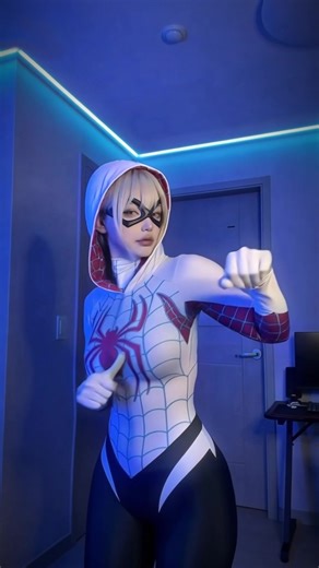 Spider Gwen Cosplay Transformation