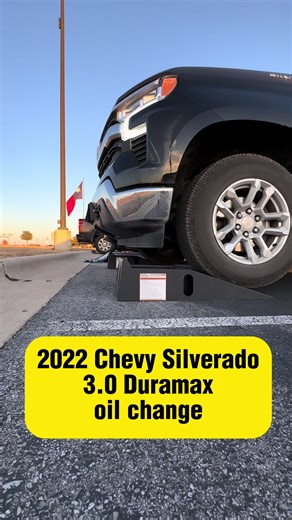 Oil change on 2022 Chevy Silverado 3.0 Duramax #mobileoilchange #mobileoilhub #roundrock #cedarparktx #austintx