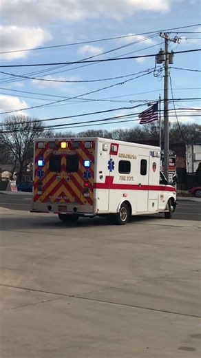 Ronkonkoma FD Medic 19 Responding to a MVA #firetruckresponding #firetruck #fireengine #mva