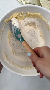 7.9K views · 73 reactions | The BEST simple sponge cake recipe  Use this as your base and add any flavours you like. It’s perfect for making a Victoria sponge or any type of layer cake! Happy Baking 殺 | Easy Cakes Decorating Ideas | Facebook