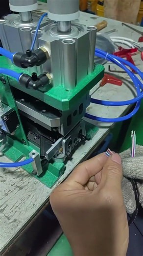pneumatic stripping machine #wire #stripping #machine #machinery #cable #wireharness #EV