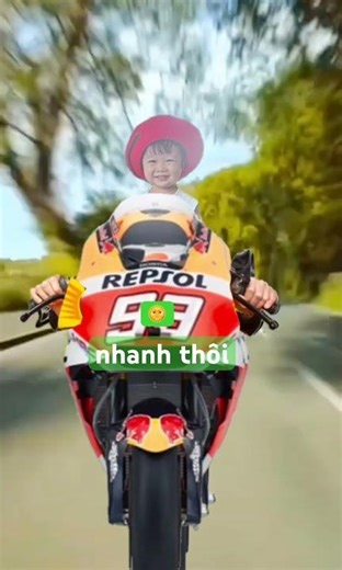 Lái mô tô đi làm