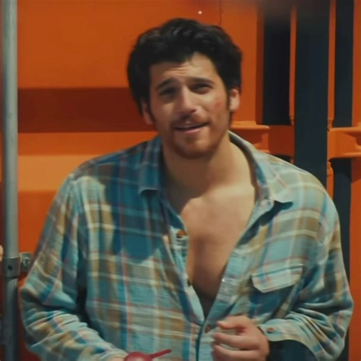 Exploring Turkish Girls' Childhood Crushes and Relationships