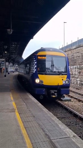 A Loud Turbostar departs Dundee! #power #train #railway #shorts