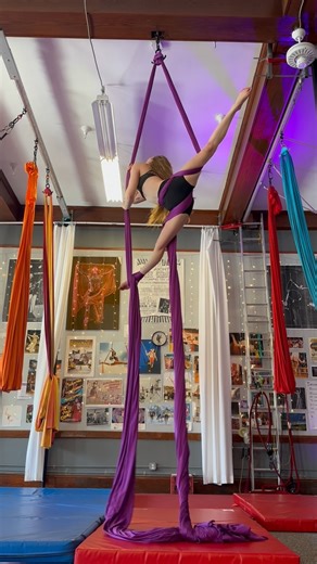 A twist on an oldie 🌀 Music box thread through #silks #silkstricks #circus | Zoë Isadora Aerialist