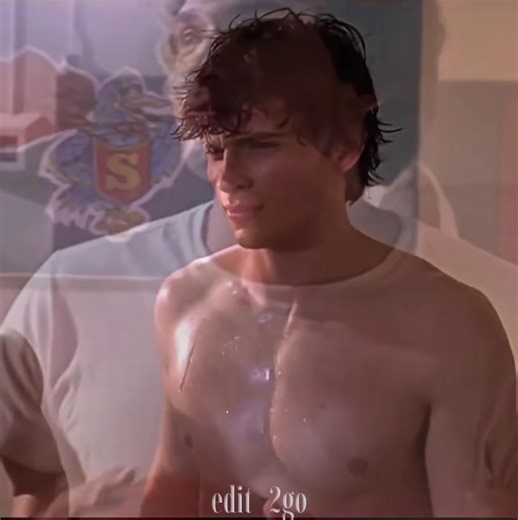 His Body 😱#clarkkent#smallville#body#viral#fyp