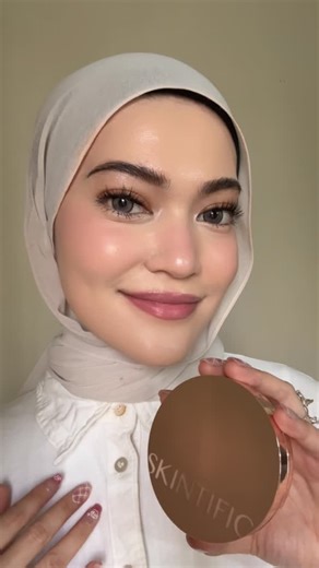 Zaheera 🎀 | Content Creator on Instagram: "skintific cushion never disappoints ✨🤍 smooth, lightweight & so flawless. 🎀🌸 @skintific.my #skintificmy #goldcushion"