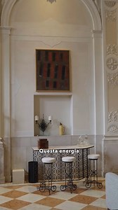 In un antico convento, sacro e profano ed epoche diverse convivono e si intrecciano, esprimendo la storia dei suoi tanti abitanti attraverso i dettagli architettonici. E una certa allure. Questa casa a Venezia è stato trasformata dell’interior designer @umberto_branchini nella sua dimora, con uno splendido giardino nascosto 👉 https://ad-italia.visitlink.me/C6GCUN #ADItalia #ADVisits | AD Italia