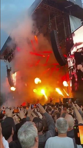 Slayer live in London. (Raining blood)
