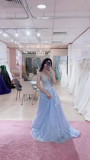 Looking for a statement evening dress that will make you feel like a Disney princess? Consider this pale blue dress inspired by Elsa from "Frozen"! This gown's flowing lines, delicate fabric, and regal details create a dreamy, fairy tale atmosphere that's perfect for the bride who wants to stand out on her special day. #weddings #bride #bridal #weddingdress #singaporebrides | Yikeshu Photography Studio