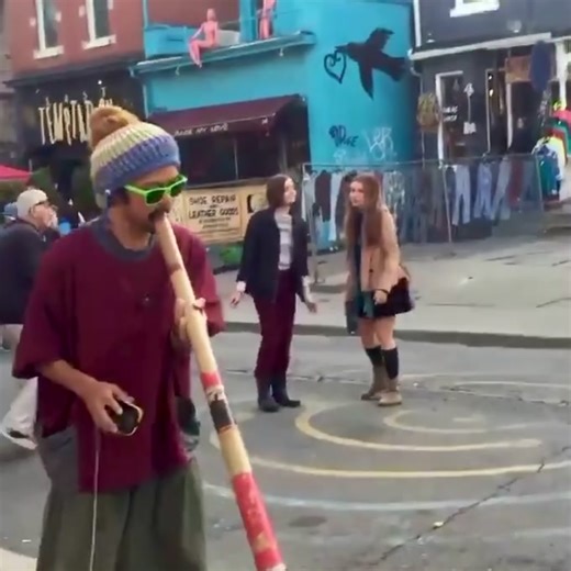 Street Performer Plays Didgeridoo in Kensington Market