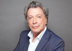 Hervé Vilard : biographie, actus, photos et vidéos sur Voici.fr
