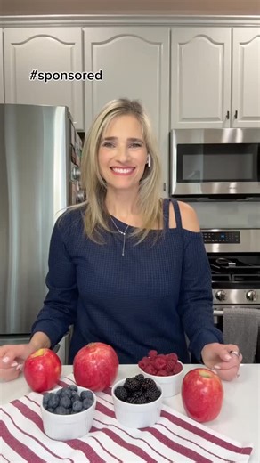 Lauren Harris-Pincus, MS, RDN on Instagram: "#Sponsored As a registered dietitian, I’m busting some of the BIGGEST glucose myths I see all over social media — using my @Stelo biosensor. Let’s talk data-backed learnings, not fear. Ready to ditch the myths and see what really works for you? Explore Stelo for yourself at the link in my bio! Remember that each body is different. What other glucose myths have you seen? #SteloAmbassador"