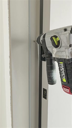 New trick for door frame fixation