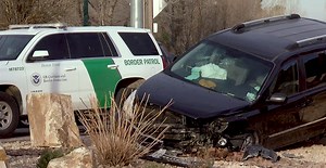 Minivan crashes in El Paso's Upper Valley after Border Patrol agents attempt to pullover driver