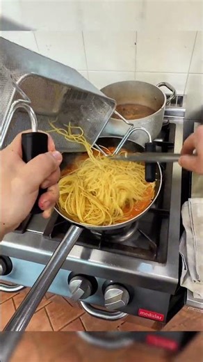 What chefs REALLY eat before service 🇮🇹