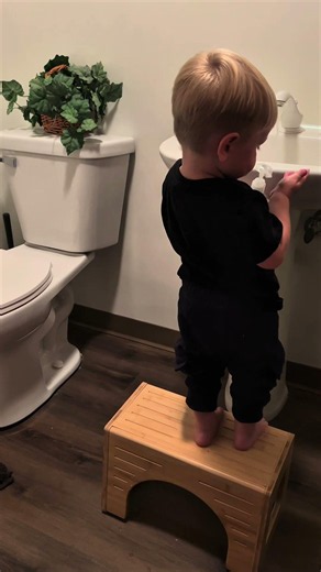 Jaylyn’s bathroom is the perfect blend of calm, natural, and effortlessly inviting. 🧡