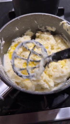 Mashed Taters 🥔 #Thanksgivingspuds #pamperedchefgadgets #letsgetcooking