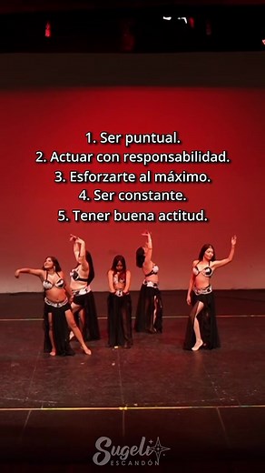 En la danza no todo es talento 💃 Hay muchas cosas más aparte del talento. Mejorar en la danza se trata de disciplina, confianza, constancia y mucha pasión. Porque al final, el verdadero progreso nace del esfuerzo que decides poner cada día. 💜✨ #bellydance #dancer