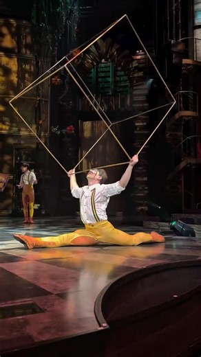 Cube balance 🤹 #JOYAMexico | Cirque du Soleil