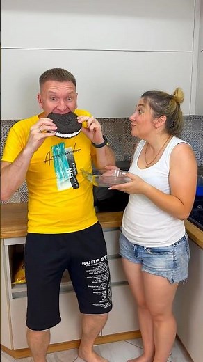 How to make a big Oreo, the easy way