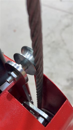 Universalift 9000 SS FP XLT Features With the capacity to lift vehicles 85 inches off the ground, the Universalift 9000 SS FP XLT offers enough extra storage to park taller cars and trucks under your elevated vehicle. The 119-inch overall width provides enough clearance to handle most cars, SUVs and light-duty trucks. This lift comes standard with a long list of extra features not typically found on other four-post portable systems, including aluminum approach ramps, a caster kit, a steel jack t