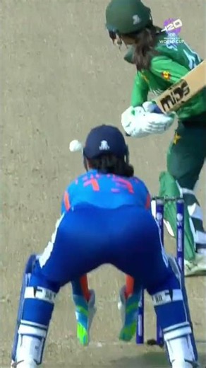 Shreyanka Patil goes airborne to grab a brilliant catch 🔥 #T20WorldCup