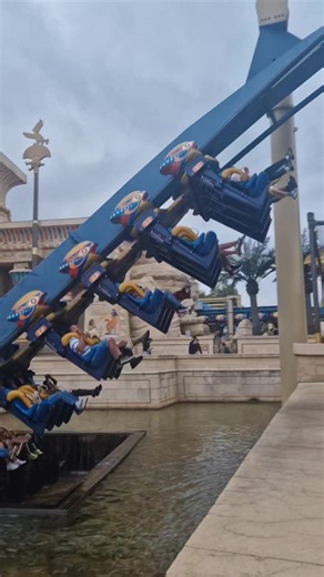 J'aime bien la déco et la densité de cette zone au parc Asterix 😊 #rollercoaster #coasters #parcasterix | Action Attraction
