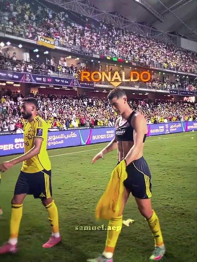 Ronaldo Jr vs Ronaldo Signature.. 🤯