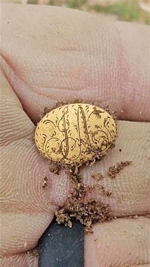 THATS BEAUTIFUL!! #metaldetecting #gold
