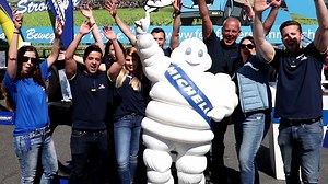 Auf den Straßen Deutschlands: Der Michelin Mann besuchte das Trucker & Country Festival in Geiselwind! Bei über 800 teilnehmenden Trucks war dieser Stopp ein ganz besonderes Erlebnis. Seht Selbst! Autohof Strohofer Geiselwind | Michelin