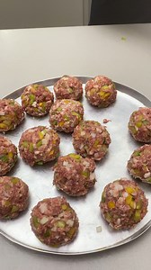 1.1M views · 20K reactions | Depois que ela aprendeu esse BOLINHO de bar, ela faz para todos! | Página de Vó | Facebook