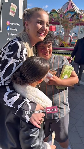 PAPINKY on Instagram: "TASTE TEST na naše BUENO JAHODY 🤩🤎 Prídťe aj vy ochutnať na jarmok v LEVICIACH ✨ #papinky #slovakia #sered #trnava #galanta #levice #papinkysk #jedlo #dezerty #bratislava"