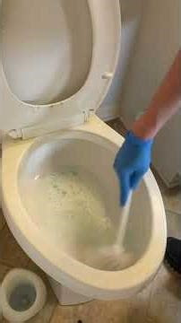 How to Deal with the Pink Slime in Your Bathroom #cleaning #cleaningtips