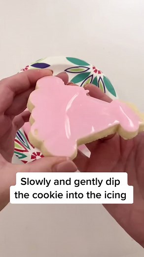 Cookie Decorating: Dipping Cookies Tutorial