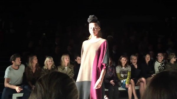 Samantha Harris back on the runway since her fiancé's release