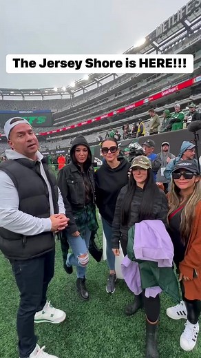 168K views · 2.1K reactions | Jersey Shore cast is bringing the vibes today!!! | New York Jets | Facebook