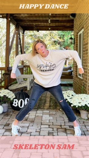 KELLYE | Midlife Glow Up on Instagram: "1 more day until Halloween! 🎃 Ever wondered how I did this skeleton effect? I actually recorded the dance at half speed... so yes, I was moving reeeally slow. Then in editing, I sped it up 2x and added the song at regular speed. Instant dancing skeleton! 💀 (Cue the trolls who’ll say I always look like this… because they’re just so clever and original. 🙄) Only one more Halloween dance to go! Have I danced to your favorite spooky song yet? 👻 Follow for m