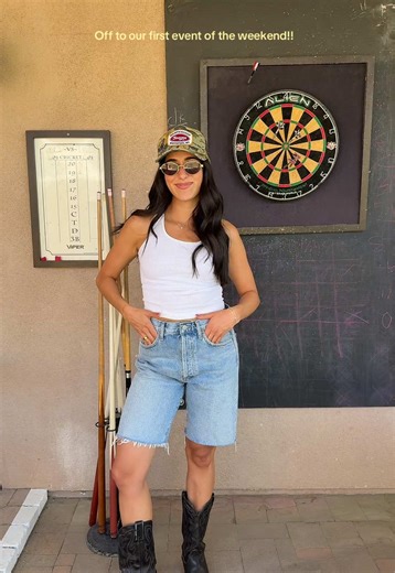 Dressed and ready for happy hour with @BApplebee’s Grill Bar !!! ready to drink an ice cold beer 🍻🤠 #stagecoach #stagecoachoutfits