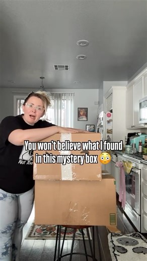 Ronnie Stoneking•Vegas Local•Shopping•Fun on Instagram: "@nellisauction had these mystery boxes on their website and I really had no clue what to expect 🤣 now I kind of feel like I want to buy more!!!"