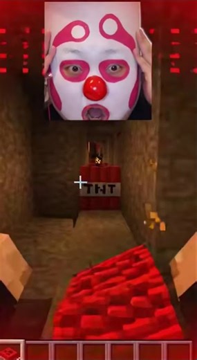 ​【マイクラ】TNT爆発で大パニック！自爆するピエロ実況者（何してんのぉぉ） #Shorts