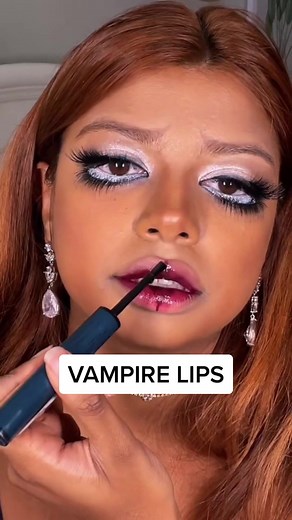 ⚠️ FAKE BLOOD ⚠️ Glossy Vampire lips for your Halloween make up rotation 🧛🏽‍♀️ #vampire #vampiremakeup #halloweenmakeup #makeuptutorial #liptutorial