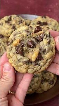 Doubletree Chocolate Chip Cookies Recipe with Oats and Walnuts #cookies #chocolatechipcookies