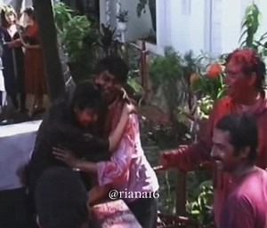 Exploring Shah Rukh Khan's Sweet Moments with Gauri Khan